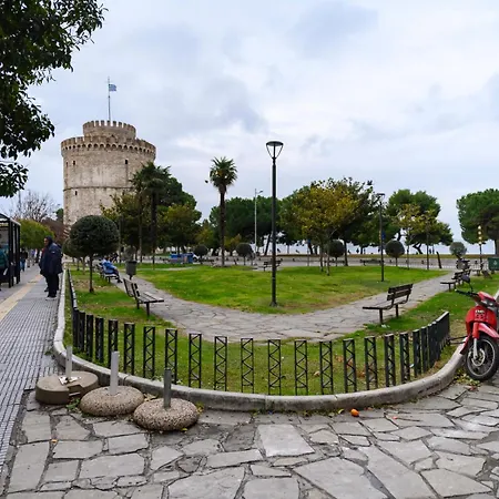 Apartment Cosy And Deluxe White Tower 1 Bedroom Flat