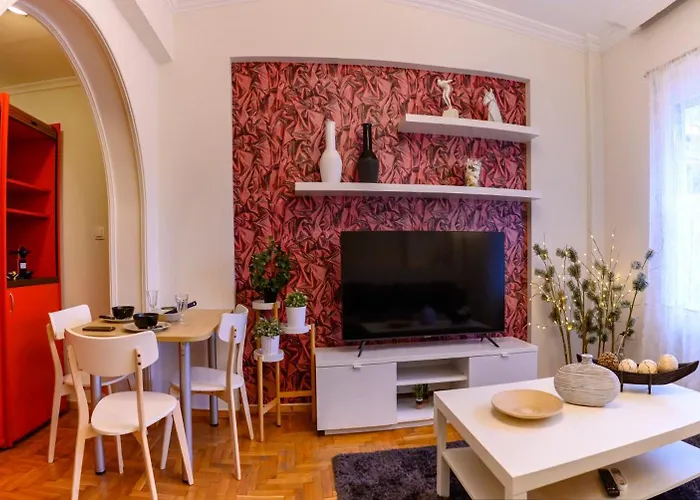 Cosy And Deluxe White Tower 1 Bedroom Flat Апартаменты *