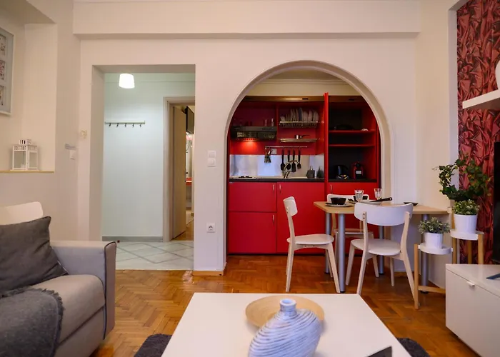 Апартаменты Cosy And Deluxe White Tower 1 Bedroom Flat